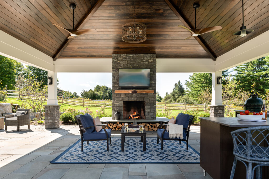 Project Photos: OutdoorFeature3