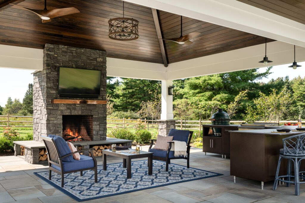 Project Photos: OutdoorFeature4